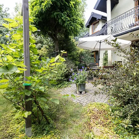 294 W Cieniu Drzew By Bookinghost * Giebultow (Krakow)