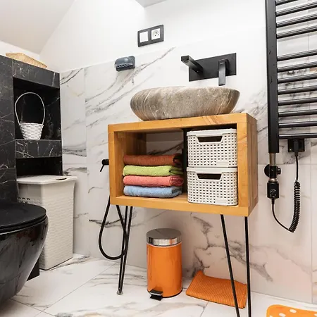 294 W Cieniu Drzew By Bookinghost * Giebultow (Krakow)